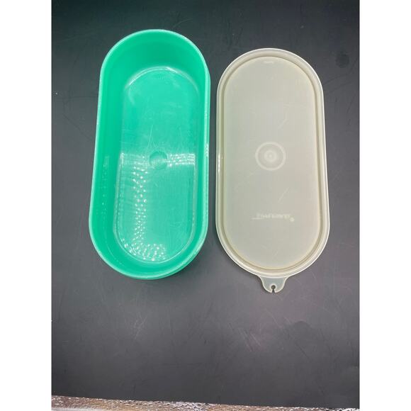 Vintage Tupperware Jadite Green Oval Container with Lid - Picture 3 of 4